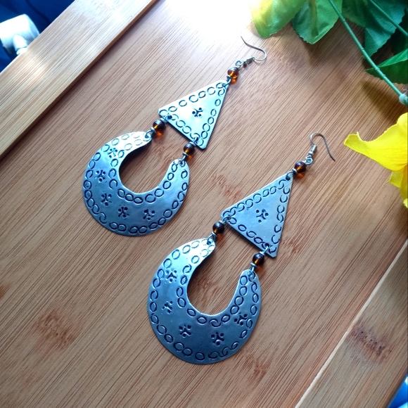 COPY - 1PR Beautiful African Metal and Bead Earrings Set - Picture 8 of 9